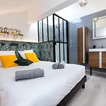 Duplex : 300m, Clim, Netflix Apartment