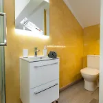 Duplex : 300m, Clim, Netflix Apartment *