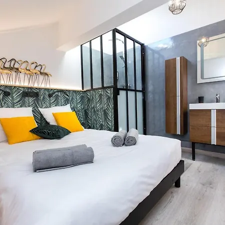 Duplex : 300m, Clim, Netflix Apartment