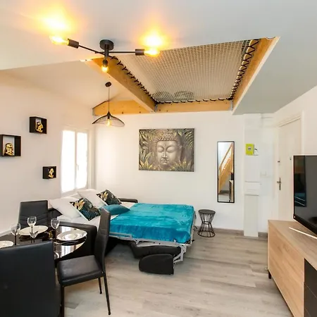 Duplex : 300m, Clim, Netflix Apartment