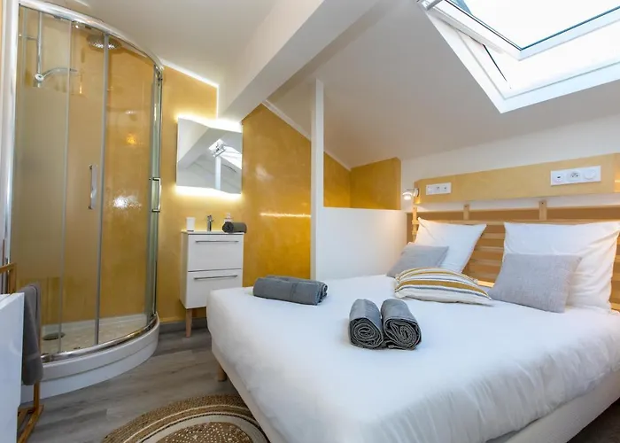 Duplex : 300m, Clim, Netflix Appartement