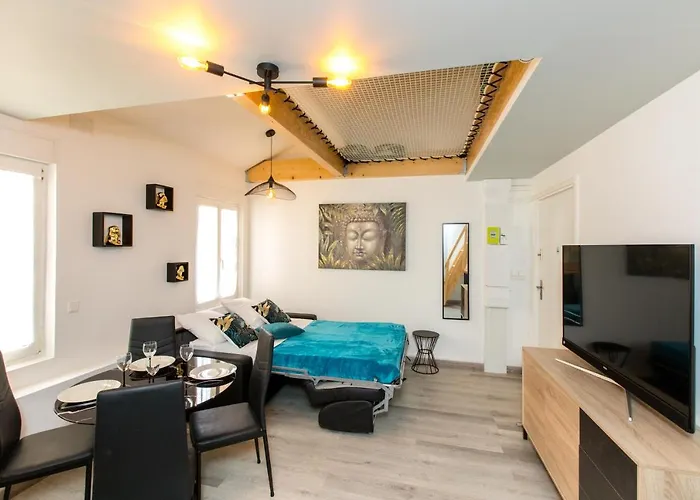 Duplex : 300m, Clim, Netflix Appartement
