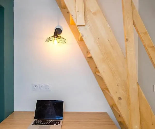 Lägenhet Duplex : 300m, Clim, Netflix